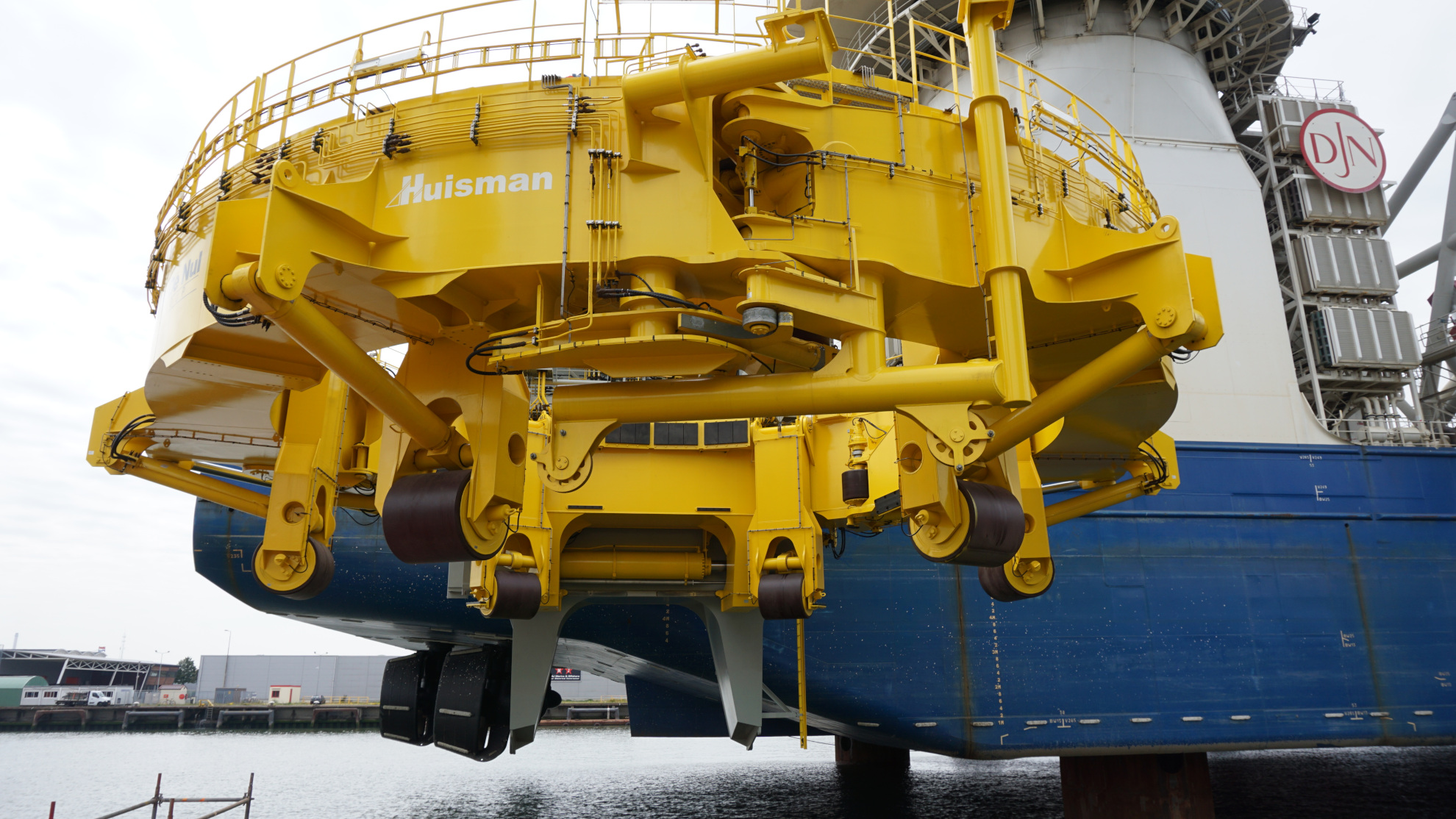 Motion Compensation Pile Gripper