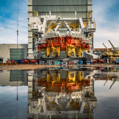 Giant in Motion arrives in Ostrava. Huisman Czech Republic’s winning photograph features in the Czech Industry Photo exhibition